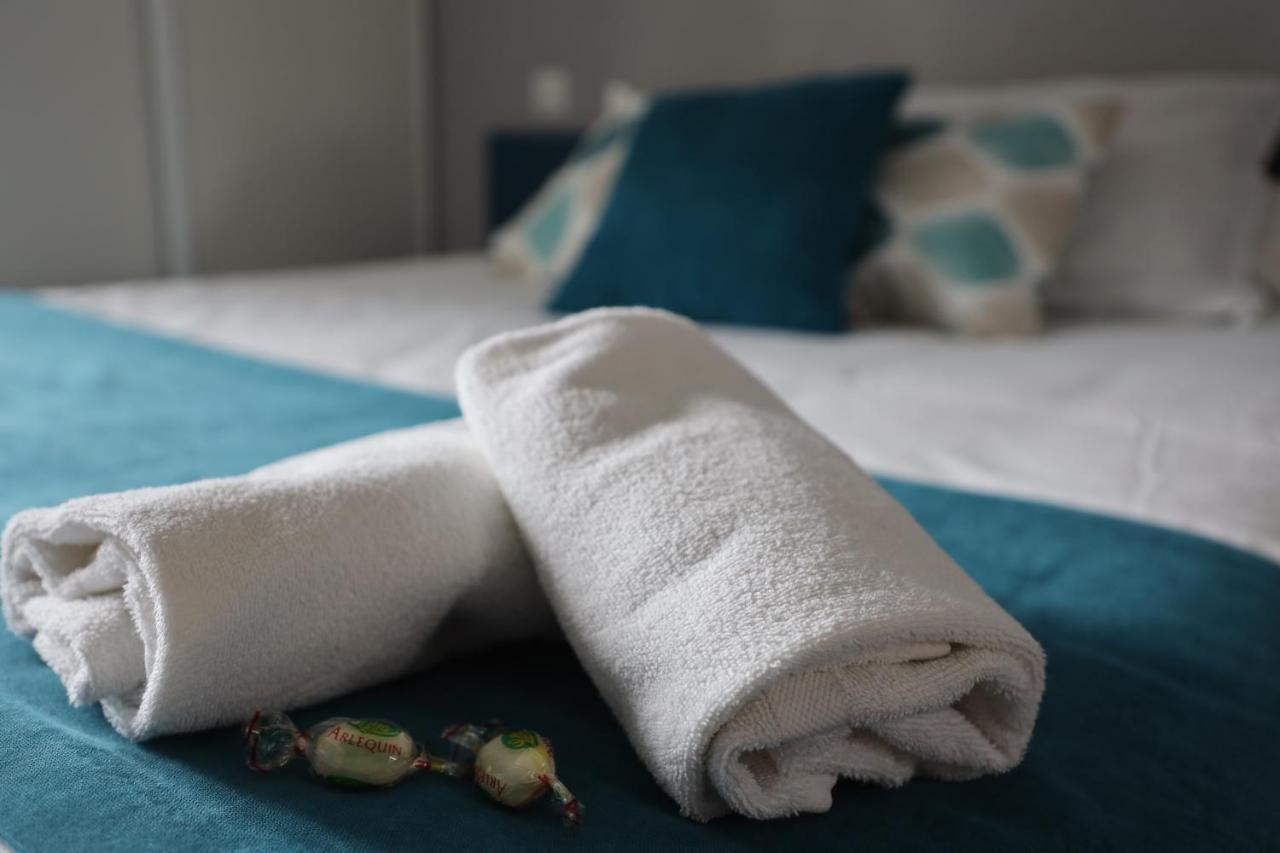 Un Hotel Sur Le Port La Rochelle  Exteriör bild