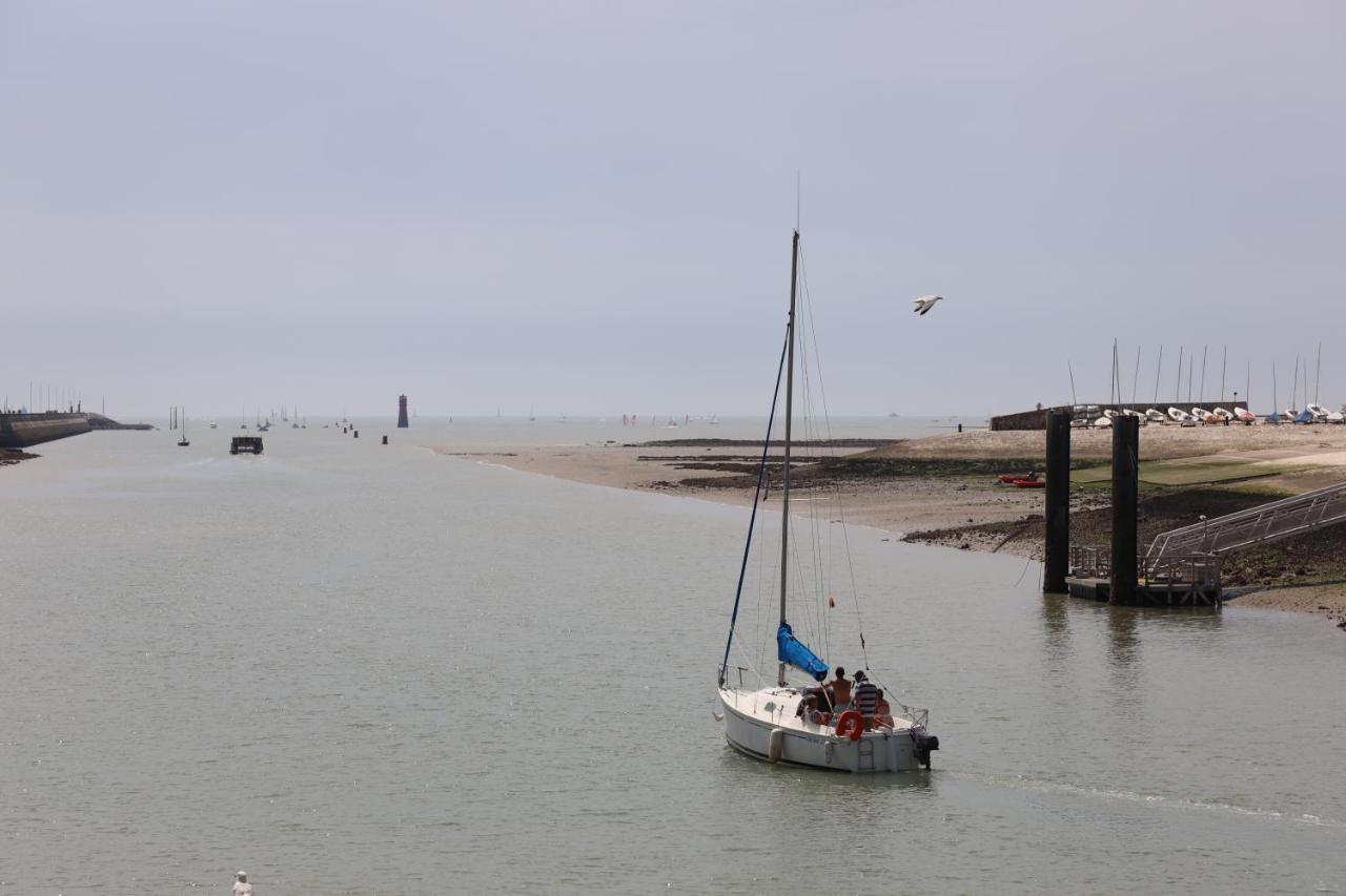 Un Hotel Sur Le Port La Rochelle  Exteriör bild